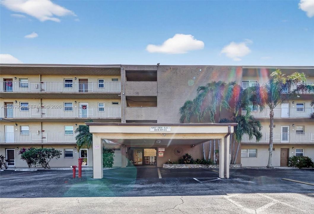 For Sale: $220,000 (2 beds, 2 baths, 960 Square Feet)