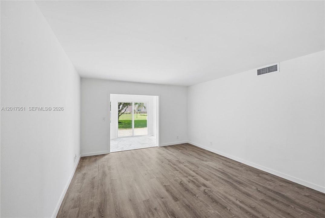 For Sale: $220,000 (2 beds, 2 baths, 960 Square Feet)