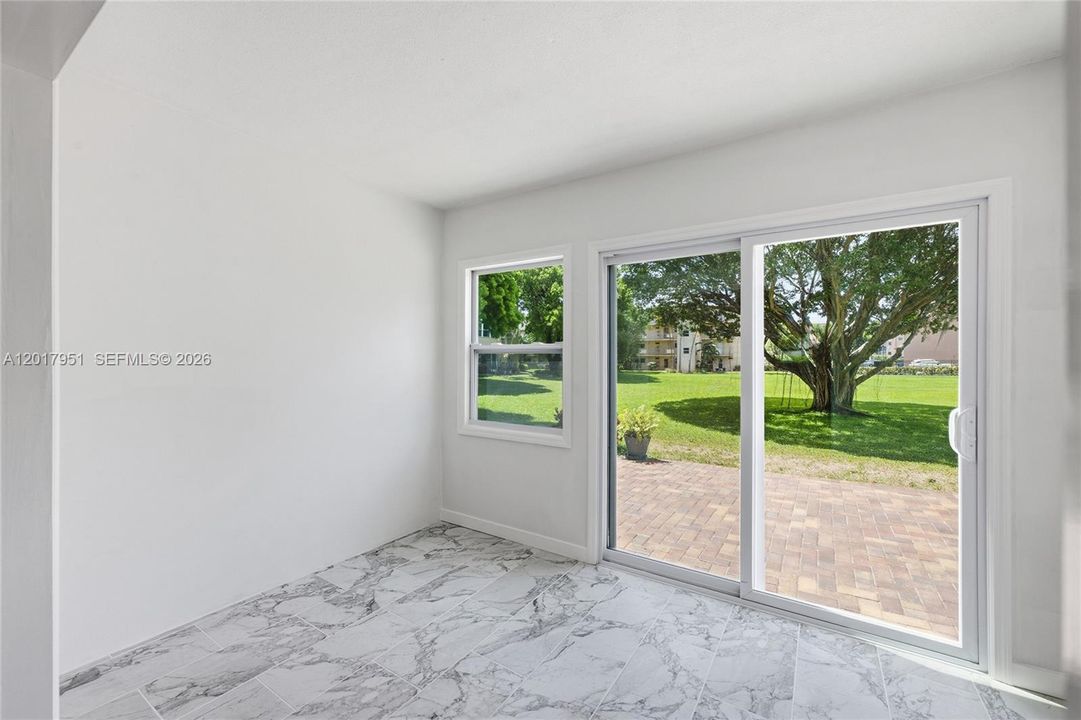 For Sale: $220,000 (2 beds, 2 baths, 960 Square Feet)