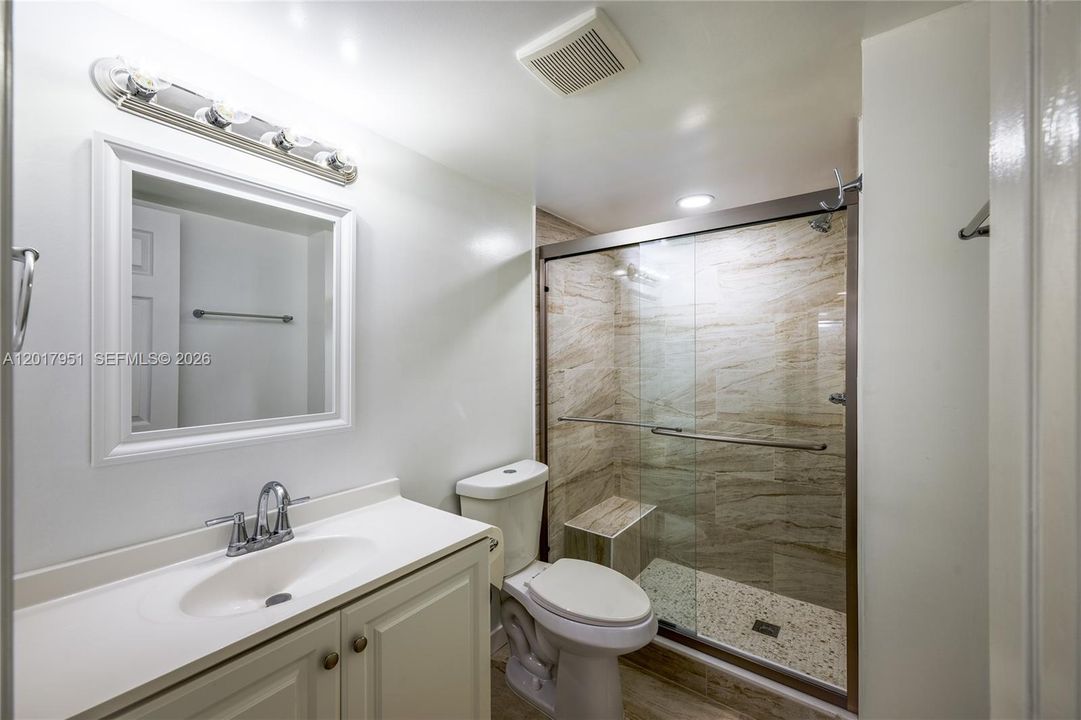 For Sale: $220,000 (2 beds, 2 baths, 960 Square Feet)