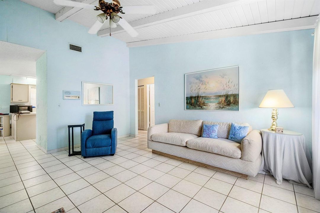 012-5ViaDeCasasNorte-BoyntonBeach-FL-33