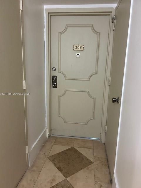 En Venta: $299,000 (1 camas, 2 baños, 980 Pies cuadrados)
