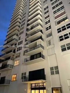 En Venta: $299,000 (1 camas, 2 baños, 980 Pies cuadrados)