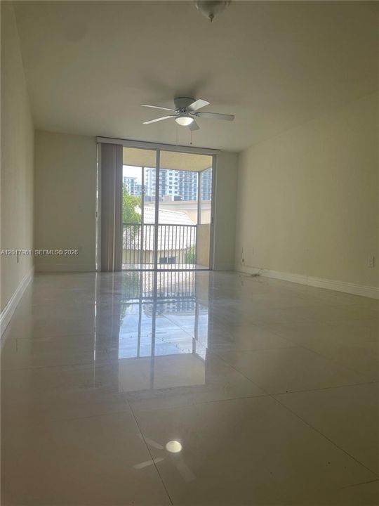 Activo con contrato: $2,350 (2 camas, 2 baños, 1197 Pies cuadrados)
