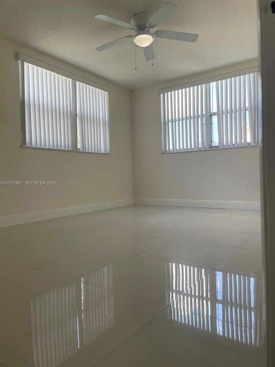 Activo con contrato: $2,350 (2 camas, 2 baños, 1197 Pies cuadrados)