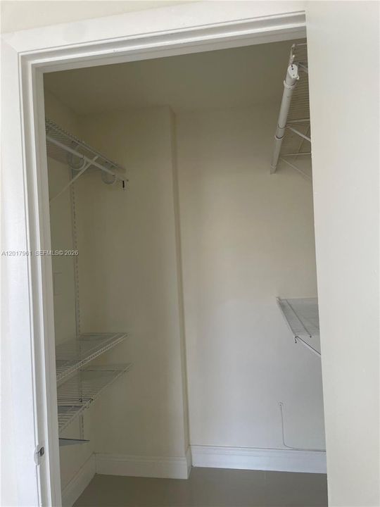 Activo con contrato: $2,350 (2 camas, 2 baños, 1197 Pies cuadrados)