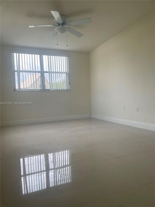 Activo con contrato: $2,350 (2 camas, 2 baños, 1197 Pies cuadrados)
