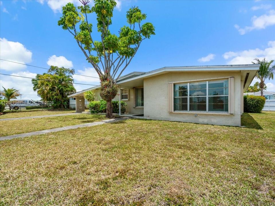 Activo con contrato: $449,000 (2 camas, 1 baños, 1426 Pies cuadrados)
