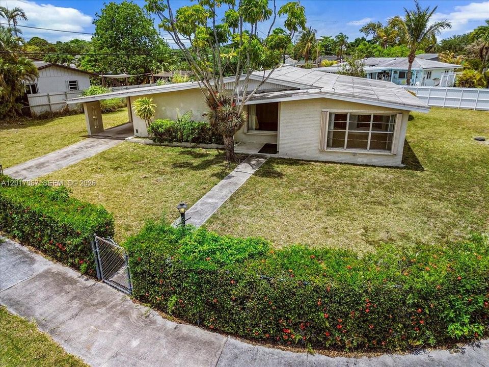 Activo con contrato: $449,000 (2 camas, 1 baños, 1426 Pies cuadrados)
