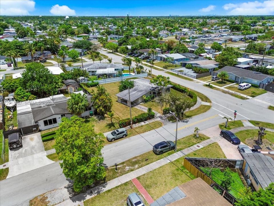 Activo con contrato: $449,000 (2 camas, 1 baños, 1426 Pies cuadrados)