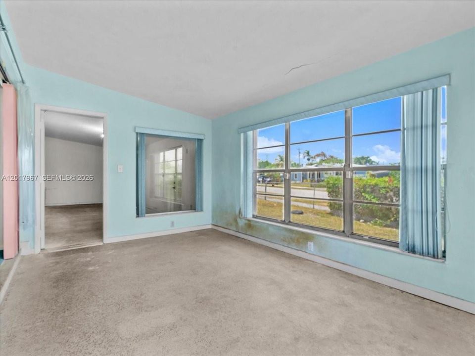 Activo con contrato: $449,000 (2 camas, 1 baños, 1426 Pies cuadrados)