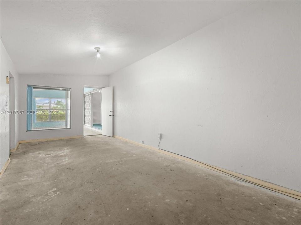 Activo con contrato: $449,000 (2 camas, 1 baños, 1426 Pies cuadrados)