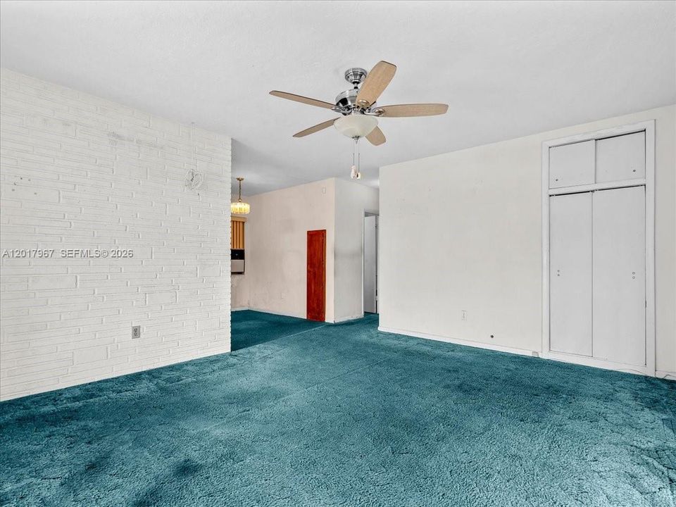 Activo con contrato: $449,000 (2 camas, 1 baños, 1426 Pies cuadrados)