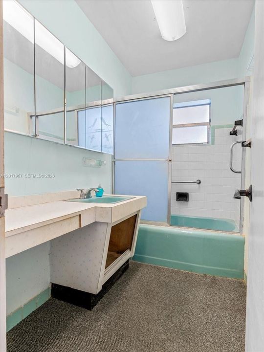 Activo con contrato: $449,000 (2 camas, 1 baños, 1426 Pies cuadrados)