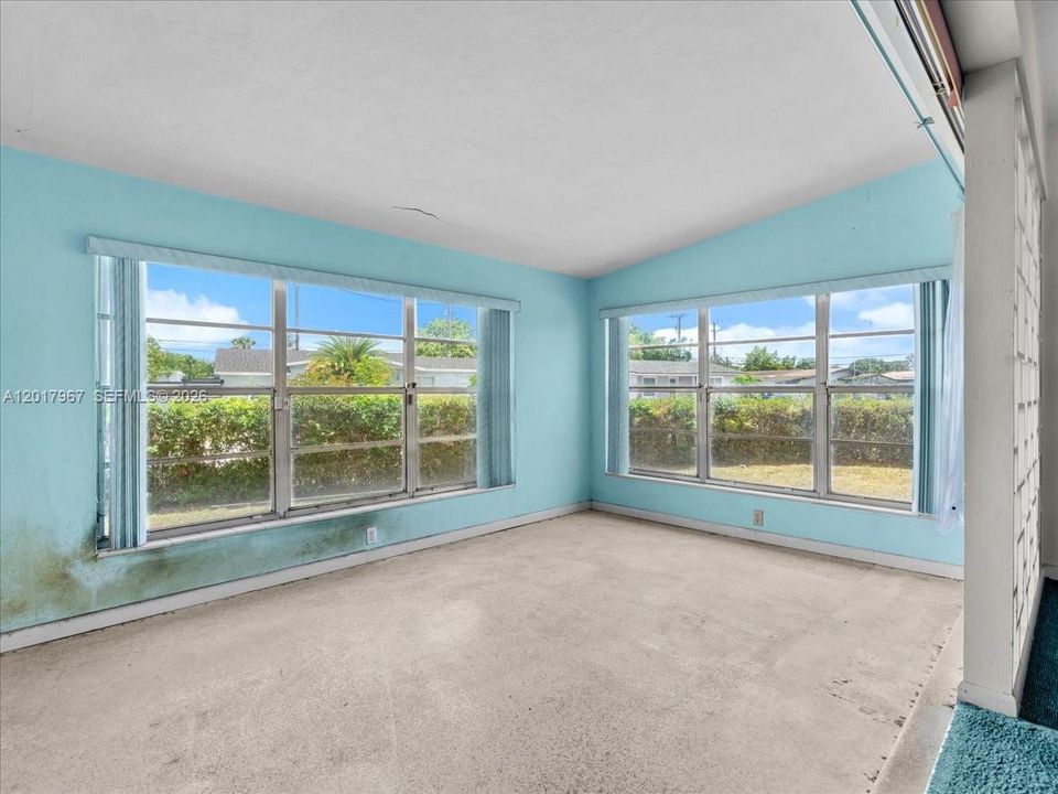 Activo con contrato: $449,000 (2 camas, 1 baños, 1426 Pies cuadrados)