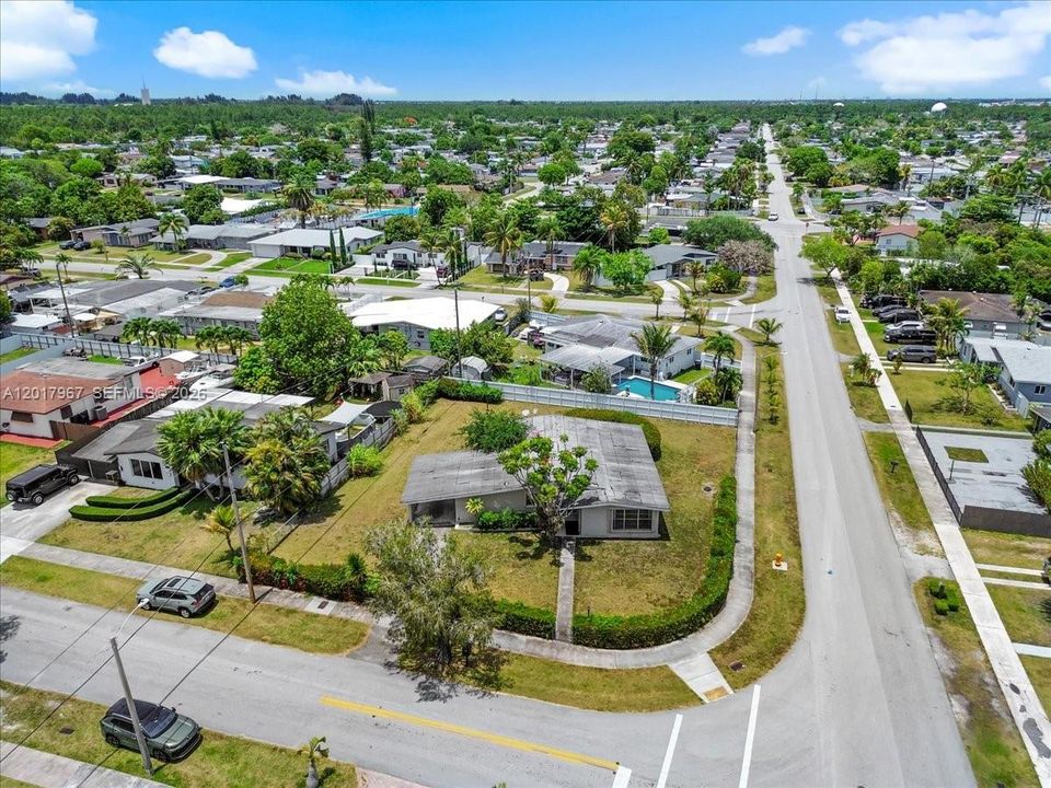 Activo con contrato: $449,000 (2 camas, 1 baños, 1426 Pies cuadrados)