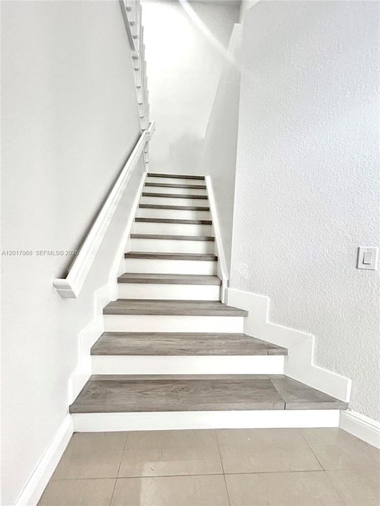 Activo con contrato: $5,800 (4 camas, 2 baños, 2434 Pies cuadrados)