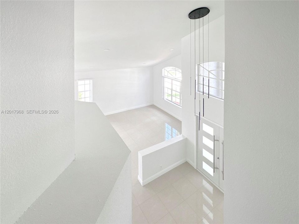 Activo con contrato: $5,800 (4 camas, 2 baños, 2434 Pies cuadrados)