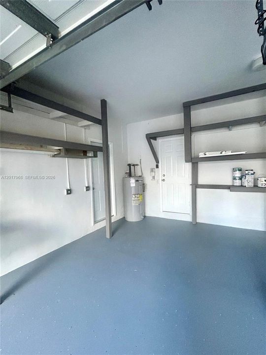 Activo con contrato: $5,800 (4 camas, 2 baños, 2434 Pies cuadrados)