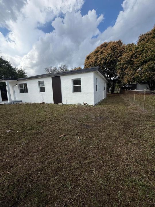 В аренду: $3,800 (3 спален, 2 ванн, 1300 Квадратных фут)