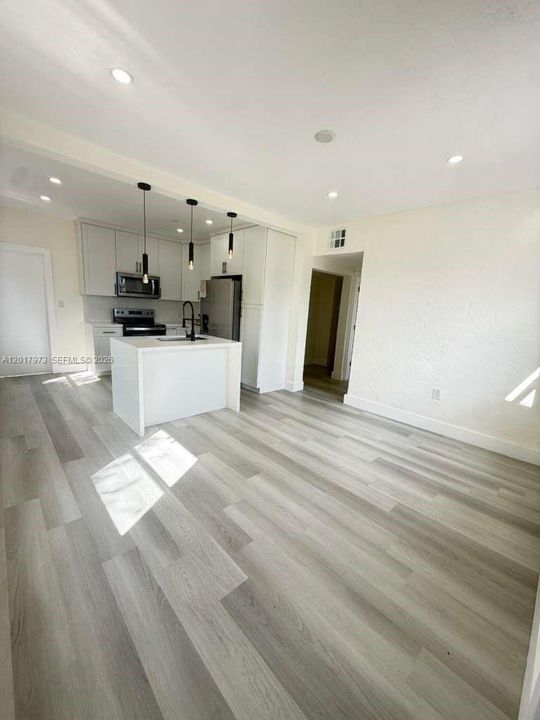 В аренду: $3,800 (3 спален, 2 ванн, 1300 Квадратных фут)