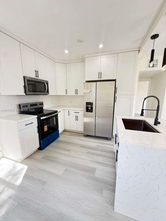 В аренду: $3,800 (3 спален, 2 ванн, 1300 Квадратных фут)
