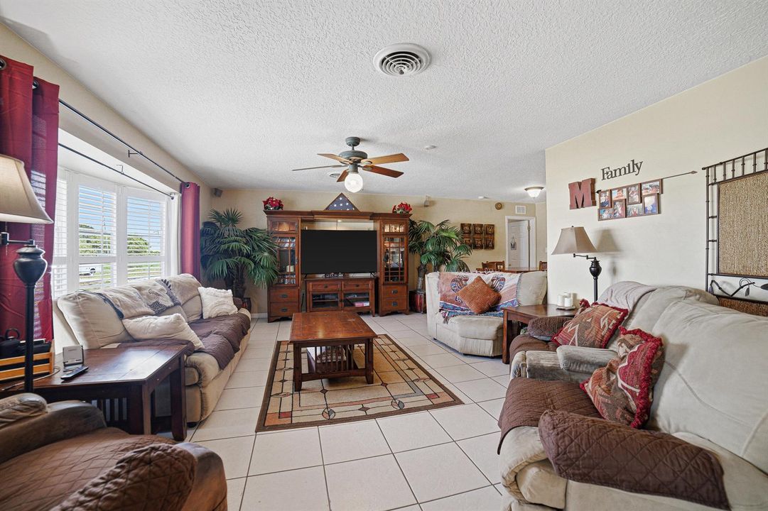 Livingroom-B