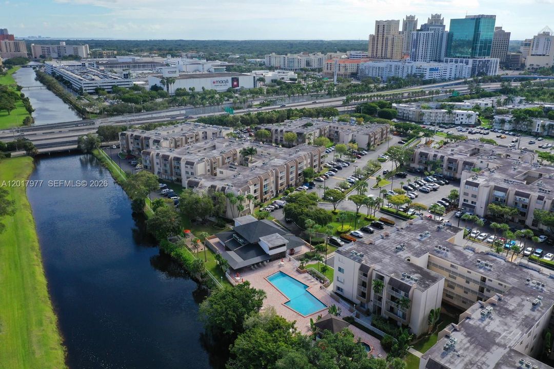 Active With Contract: $298,000 (2 beds, 1 baths, 933 Square Feet)
