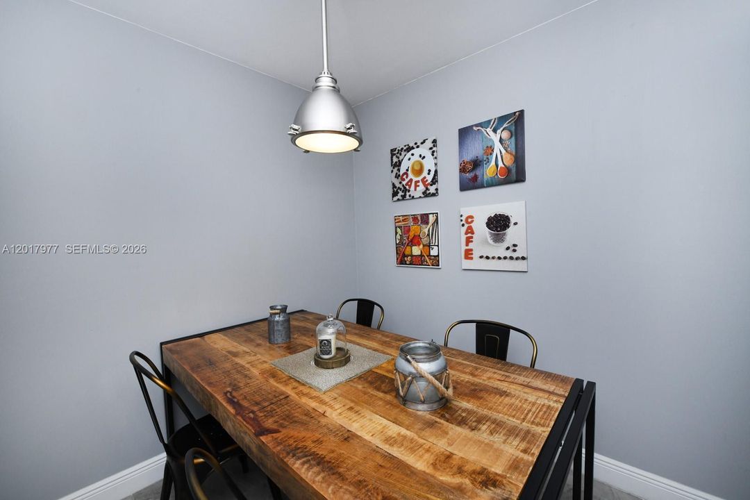 Active With Contract: $298,000 (2 beds, 1 baths, 933 Square Feet)