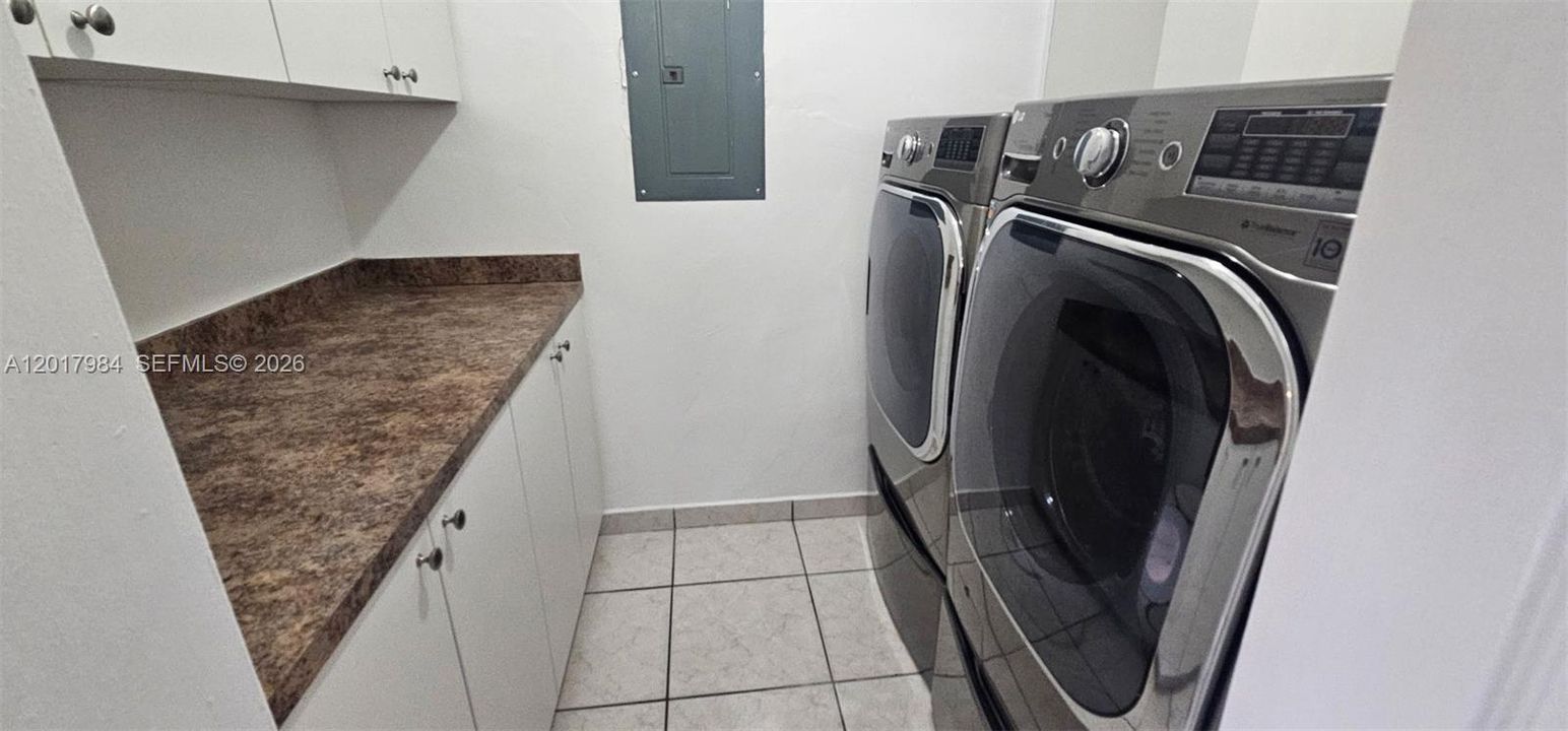 Activo con contrato: $2,300 (2 camas, 1 baños, 870 Pies cuadrados)