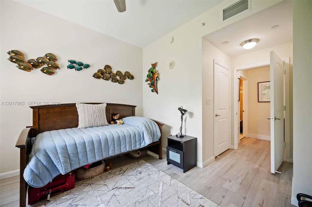 For Sale: $450,000 (2 beds, 2 baths, 1260 Square Feet)