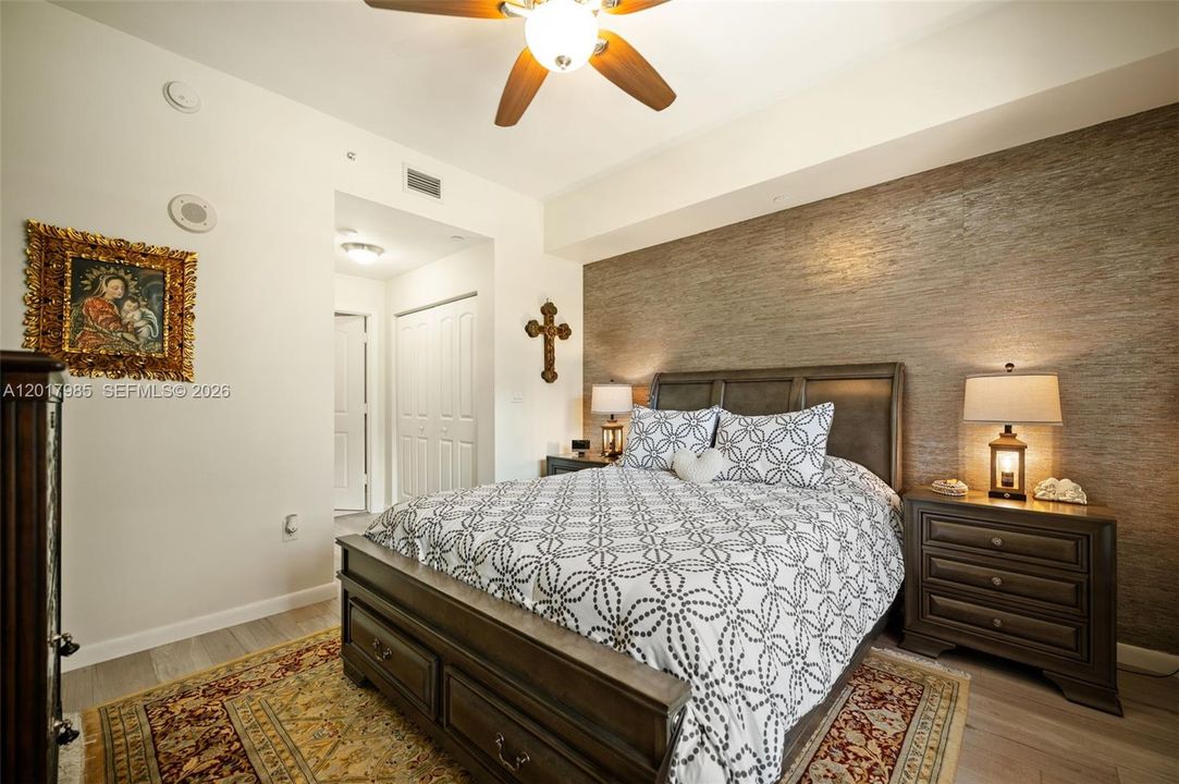 For Sale: $450,000 (2 beds, 2 baths, 1260 Square Feet)