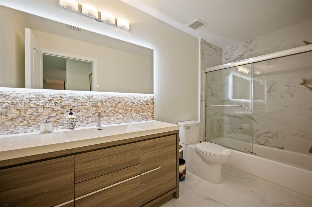 For Sale: $450,000 (2 beds, 2 baths, 1260 Square Feet)