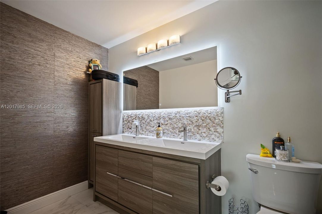 For Sale: $450,000 (2 beds, 2 baths, 1260 Square Feet)