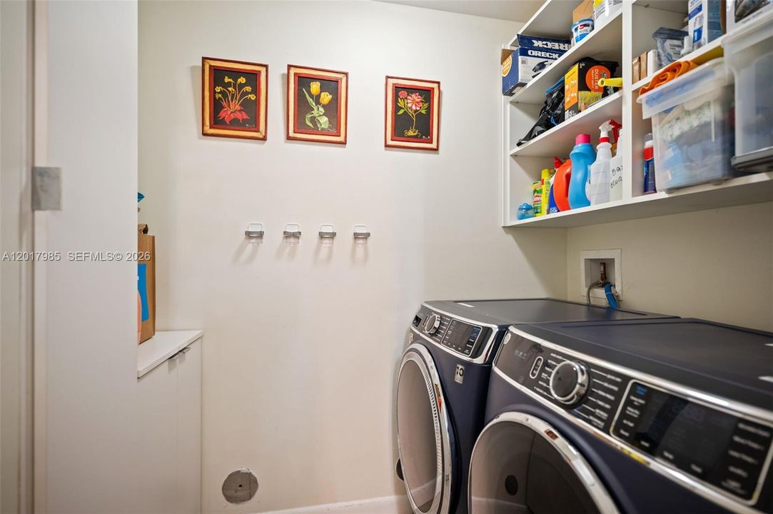 For Sale: $450,000 (2 beds, 2 baths, 1260 Square Feet)