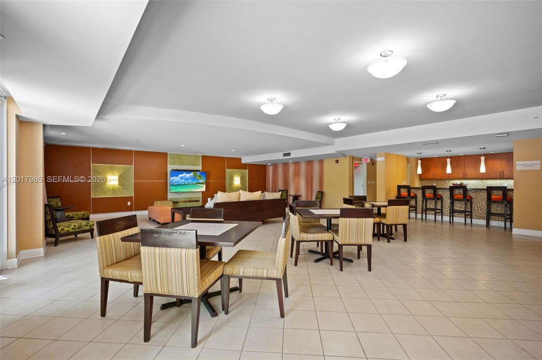 For Sale: $450,000 (2 beds, 2 baths, 1260 Square Feet)