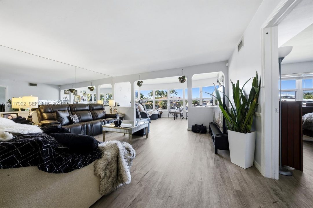 En Venta: $375,000 (2 camas, 2 baños, 1300 Pies cuadrados)