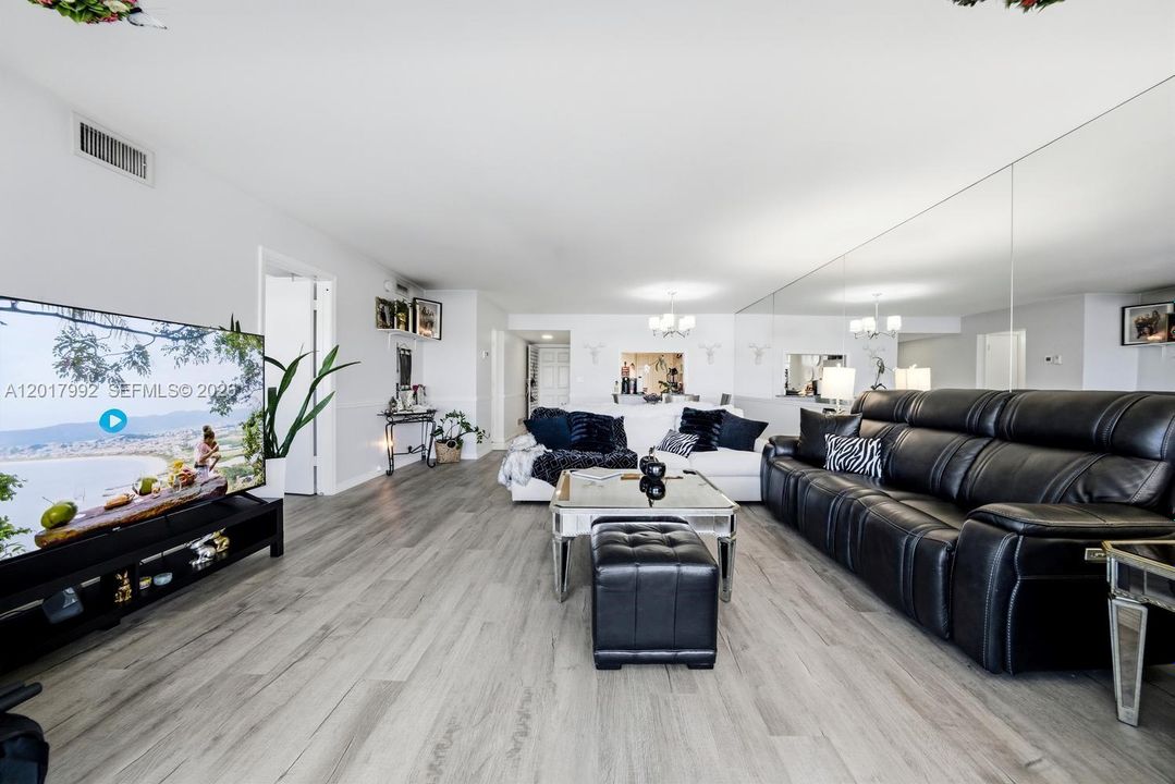 En Venta: $375,000 (2 camas, 2 baños, 1300 Pies cuadrados)