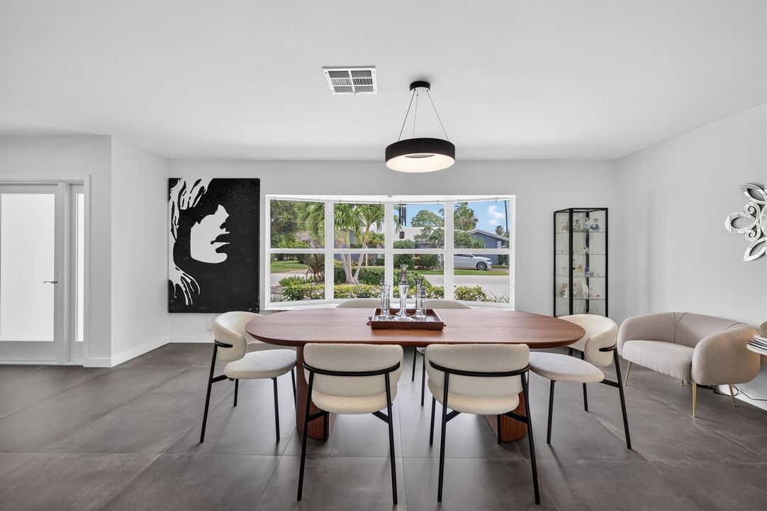 Front entrance/dining area