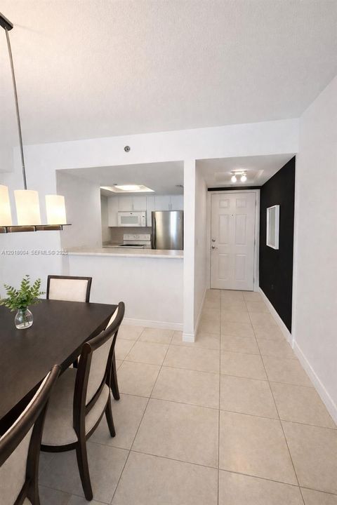 En Venta: $255,000 (2 camas, 2 baños, 950 Pies cuadrados)