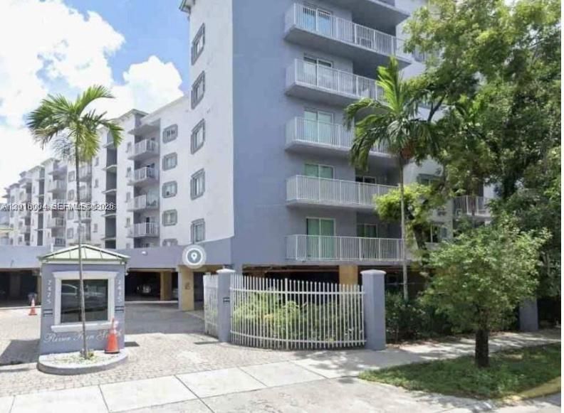 En Venta: $255,000 (2 camas, 2 baños, 950 Pies cuadrados)