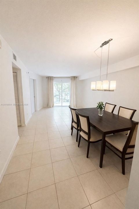 En Venta: $255,000 (2 camas, 2 baños, 950 Pies cuadrados)