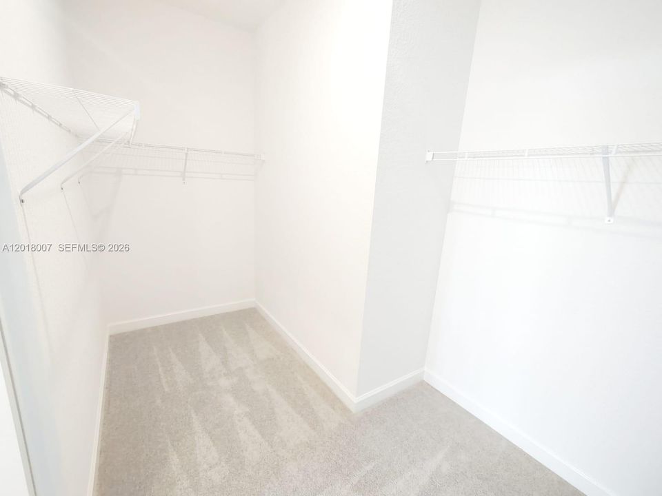 For Rent: $2,500 (3 beds, 2 baths, 1821 Square Feet)