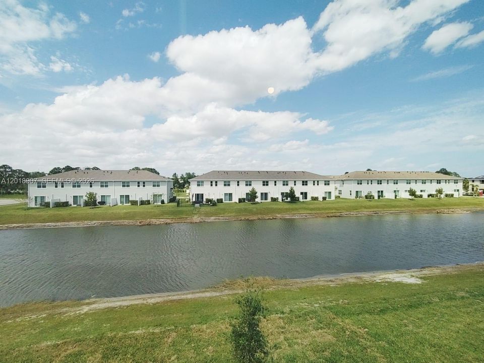 For Rent: $2,500 (3 beds, 2 baths, 1821 Square Feet)