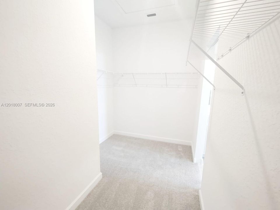 For Rent: $2,500 (3 beds, 2 baths, 1821 Square Feet)
