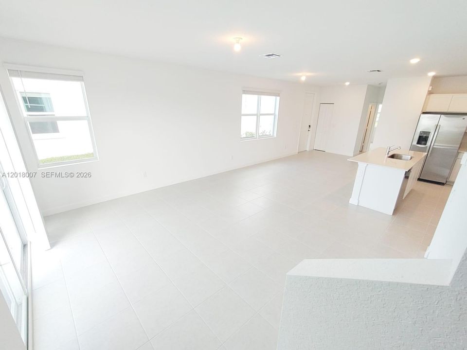 For Rent: $2,500 (3 beds, 2 baths, 1821 Square Feet)