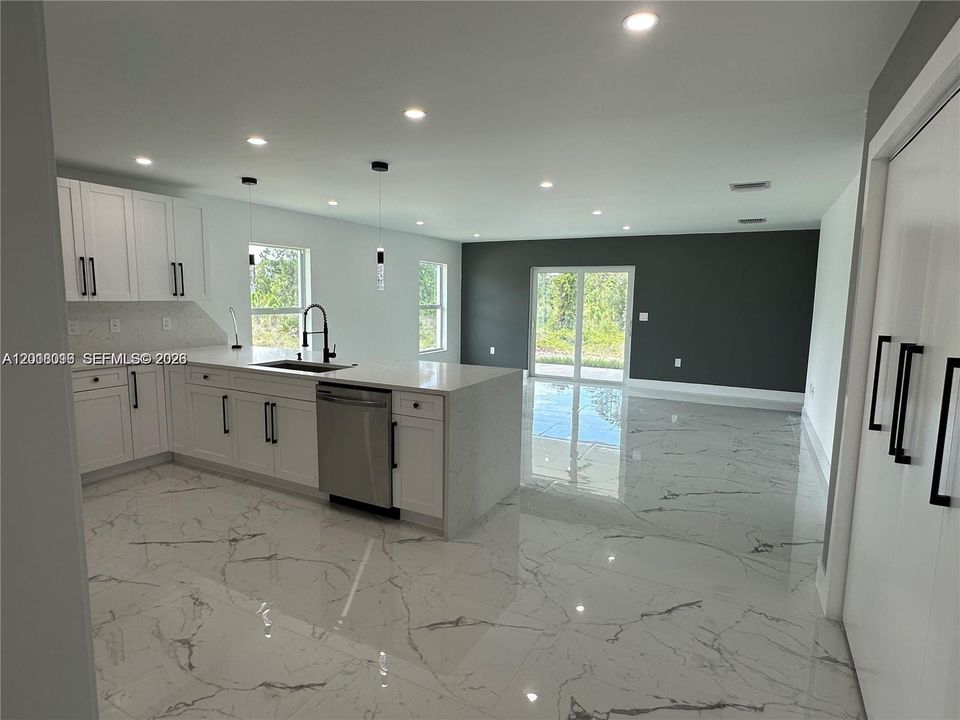 En Venta: $380,000 (4 camas, 2 baños, 1652 Pies cuadrados)