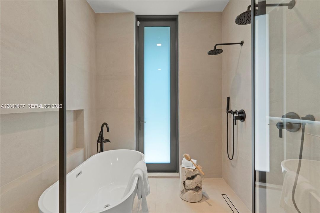 For Sale: $4,800,000 (5 beds, 6 baths, 4618 Square Feet)