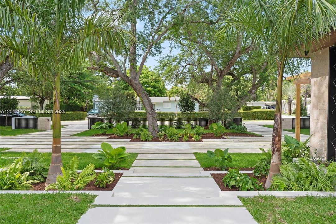 For Sale: $4,800,000 (5 beds, 6 baths, 4618 Square Feet)