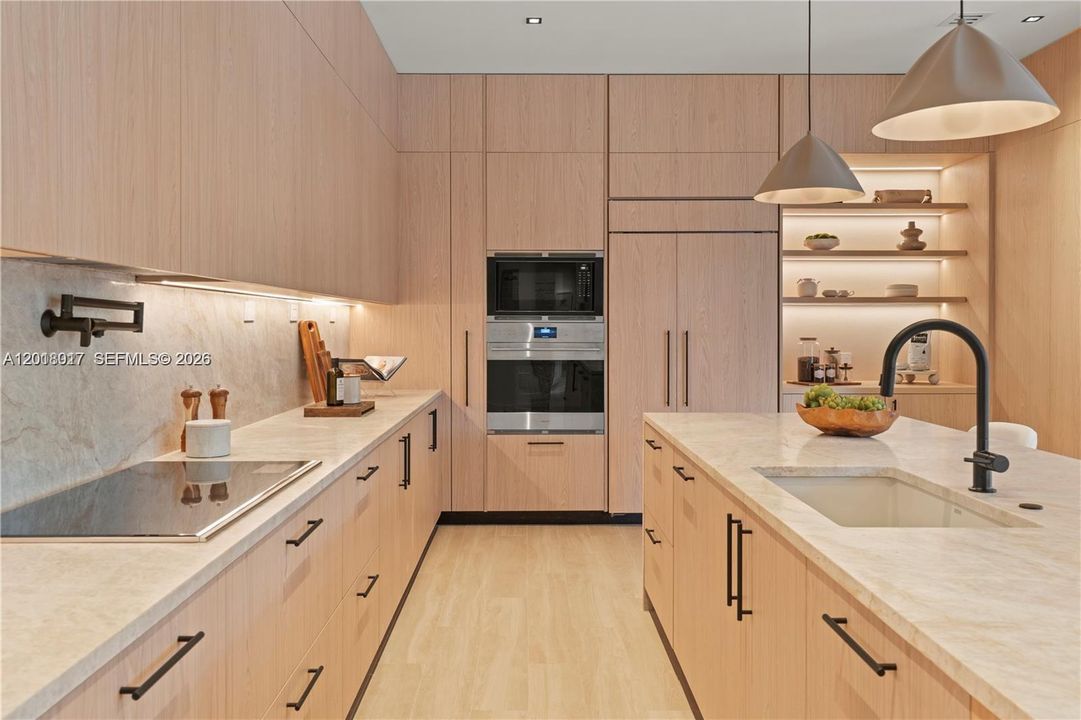 For Sale: $4,800,000 (5 beds, 6 baths, 4618 Square Feet)